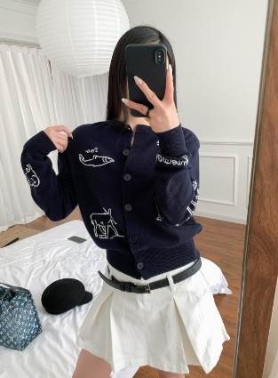 【P2倍&クーポン有】トップス レディース ニット セーター カーディガン 秋 冬 普通丈トップス 長袖 ラウンドネック ストレート 前開き ふわふわ ふっくら 伸縮性 ボタン カラバリあり ネイビー 藍色 ブラウン 茶色 秋カラー S M L 厚手 リゾート 旅行 外出 体型カ