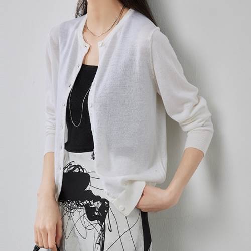 【P2倍&クーポン有】薄手 カーディガン 普通丈トップス シンプル ナチュラル カジュアル トップス レディース 上着 ニット 春 夏 秋 長袖 ラウンドネック 襟なし 前開き カラバリあり ブラック ホワイト 無地 M L オフィス レストラン 重ね着しやすい 若見え 高見のサムネイル