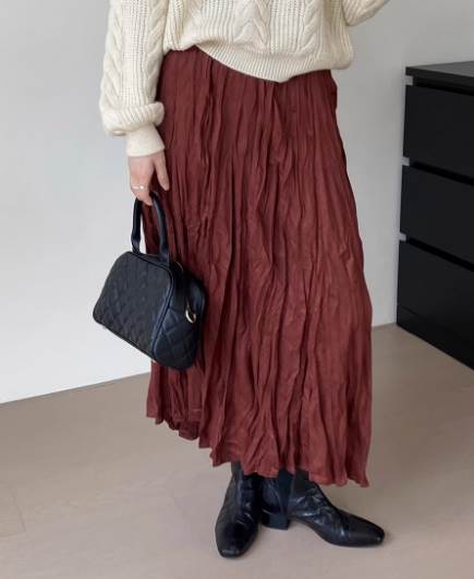 【P2倍&クーポン有】スカート レディース ロングスカート 個性的 秋 冬 ロング丈 フレア Aライン ブラック レッド ダークグレー 無地 フリーサイズ しわ感 旅行 普段使い 日常使い 楽ちん 美脚 脚長 若見え 高見え 格上げ 着回し デイリー 合わせやすい コーディネー