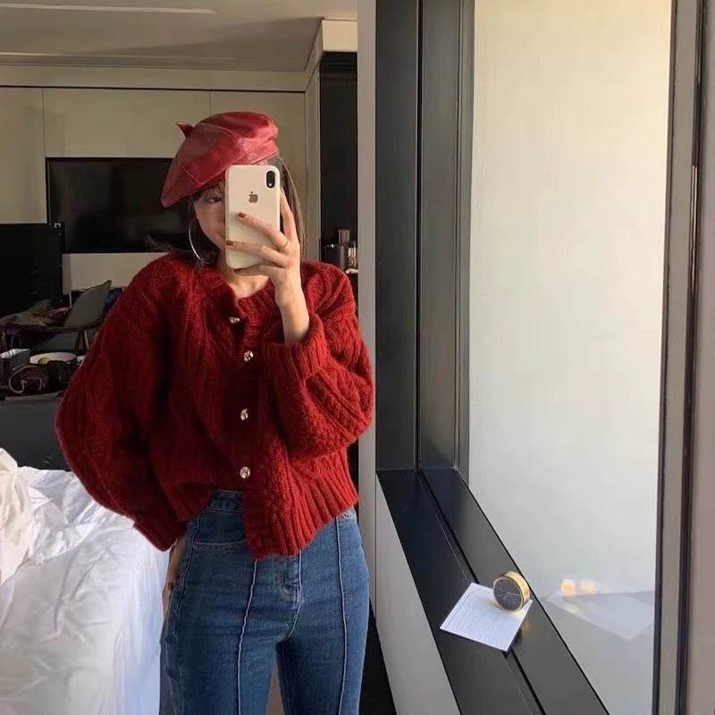 【P2倍&クーポン有】トップス ニット カーディガン 上着 レディース ショート 長袖 萌袖 ラウンドネック ノーカラー ワイド ストレート もこもこ ふわふわ 前開き ケーブルニット ボタン 厚手 ニット かわいい 大人可愛い シンプル カジュアル 上品 おしゃれ こなれ