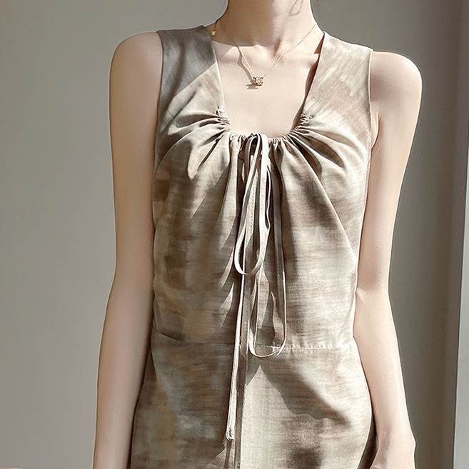 Uネック ノースリーブ ロング ワンピース フレアワンピース 夏 ロング丈 袖なし 腕出し デコルテきれい 鎖骨きれい フレア すっきり 肩だし 肌みせ ドロス...