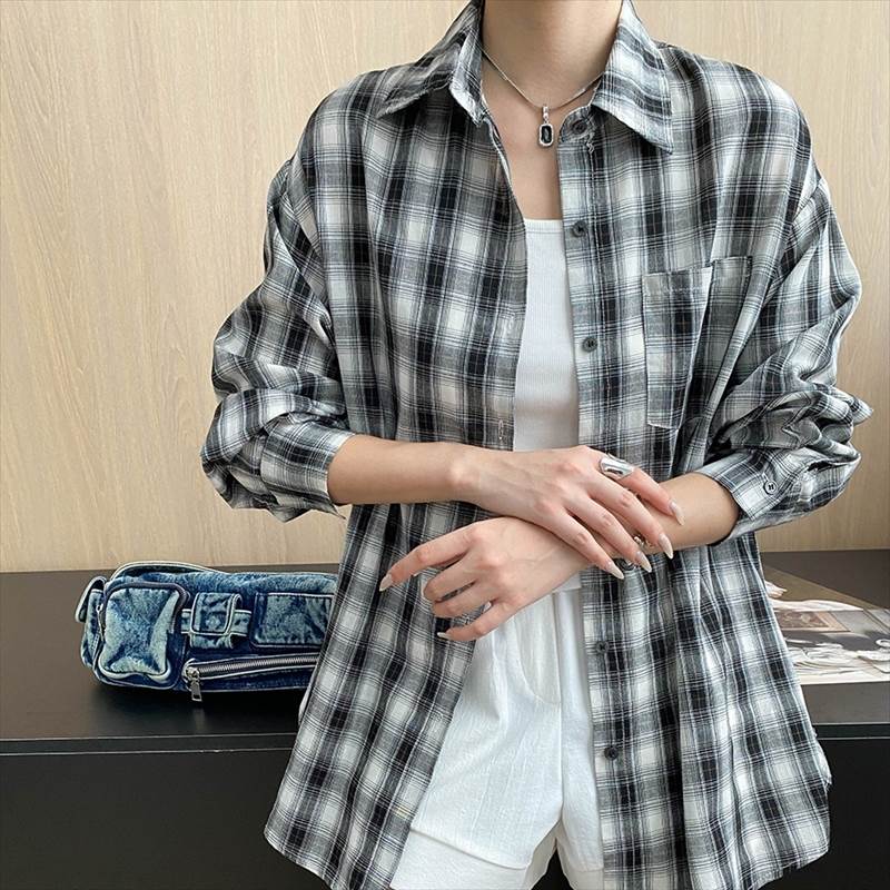 レディース チェック 長袖 シャツ ブラウス 柄シャツ 春 夏 秋 冬 オールシーズン 裾長め お尻カバー 長袖 ドロップショルダー 襟付き 落ち感 ポケット ボタン ブラック 黒 ブルー 青 ライトブルー 柄あり 総柄 チェック柄 マドラスチェック S M L ゆったり 薄手 学校