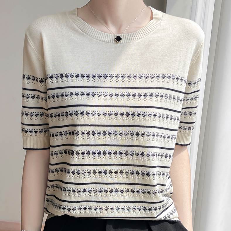 ラウンドネック 半袖 サマーニット ニット 春 夏 普通丈トップス クルーネック 丸首 襟なし ノーカラー 刺繍 編み込み ブラック 黒 ホワイト 白 柄あり サイズ豊富 M L XL LL 2XL 3L オフィス 学校 大学 職場 外出 1枚で決まる 普段使い 日常使い 細見え 若見え 着回し