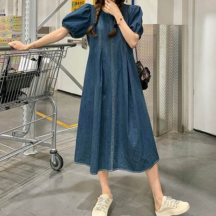 【P2倍&クーポン有】 レディース ワンピース デニム タックプリーツ ミモレ 大人可愛い フレア モダン 夏 パフスリーブ ブルーデニム 10代 キュート カジュアル かわいい シンプル ナチュラル 春 デニム ロング 20代 無地 おしゃれ ガーリー 半袖