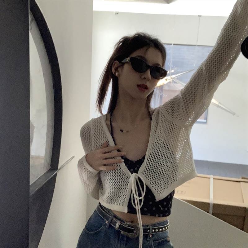 【P2倍&クーポン有】 レディース トップス ニット Vネック カーディガン ショート丈 伸縮性 おしゃれ 長袖 カギ編み こなれ感 ボタン ノーカラー メッシュ シースルー きれいめ カジュアル 透け感 上着 リボン シンプル クラシカル 細身 前開き