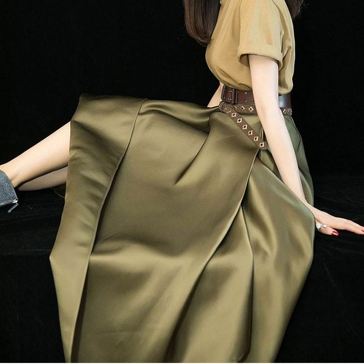 【P2倍&クーポン有】 ボトムス スカート ミディアム丈スカート かわいい フレアスカート 上品 個性的 抜け感 フレア シンプル 大人可愛い レトロ きれいめ 主役級 おしゃれ かっこいい カジュアル ハイウエスト 存在感 ミディアム丈 こなれ感 アシンメトリー(4.0)