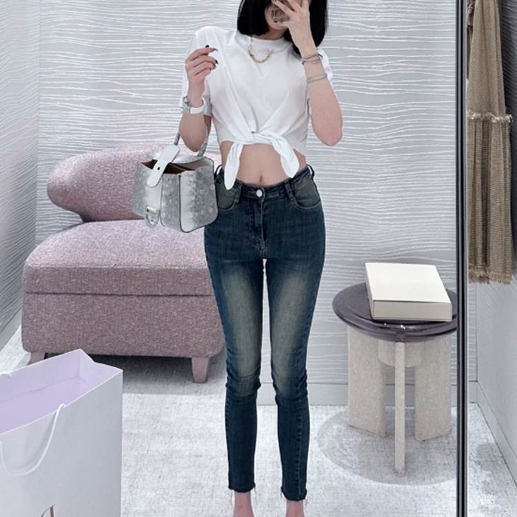Rakuten - 【P2倍&クーポン有】 ボトムス パンツ クロップドパンツ タイト デニムパンツ シンプル こなれ感 ベーシック ハイウエスト かわいい 大人可愛い 個性的 おしゃれ かっこいい 上品 ポケット 抜け感 きれいめ ジーンズ 存在感 主役級 カジュアル Gパン