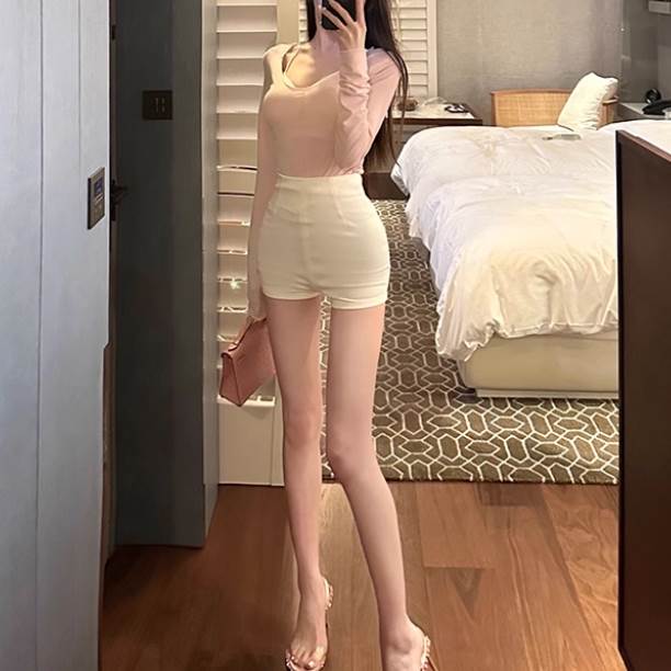 【P2倍&クーポン有】 レディース パンツ ボトムス 細身 ショートパンツ ストレッチ カジュアル ラフ ショート ハイウエスト 個性的 おしゃれ 大人可愛い 薄手 かわいい かっこいい こなれ感 スマート ホットパンツ スリム レトロ きれいめ シンプル ミニ