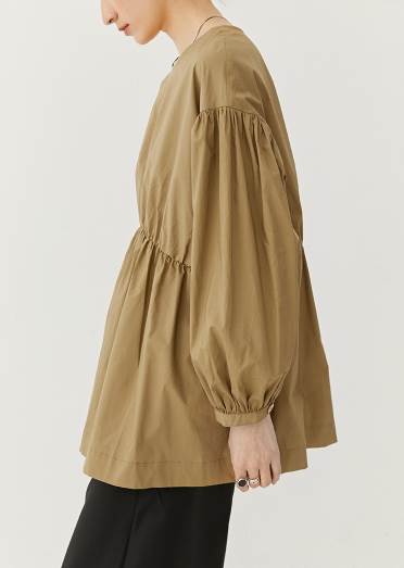 【P2倍&クーポン有】 トップス シャツ 襟なし お洒落 かわいい 個性的 こなれ感 かっこいい 大人女子 ラフ マニッシュ キュート 大人可愛い ドロップショルダー ボリューム袖 切り替えデザイン ブラウス ラブリー 大人可愛い 大人 上品 きれいめ おしゃれ クール meeplot-10043584 Meeplot<ミープロット> サンプル画像3