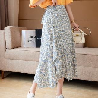 Rakuten - 【P2倍&クーポン有】 スカート フレアスカート 大人可愛い 小花柄 きれいめ 大人 10代 ウエストリボン 春 カジュアル デート 女子会 学生 レディース 休日 Aライン ミモレ丈 20代 お出かけ 通勤 大人女子 薄手 レトロ 通学