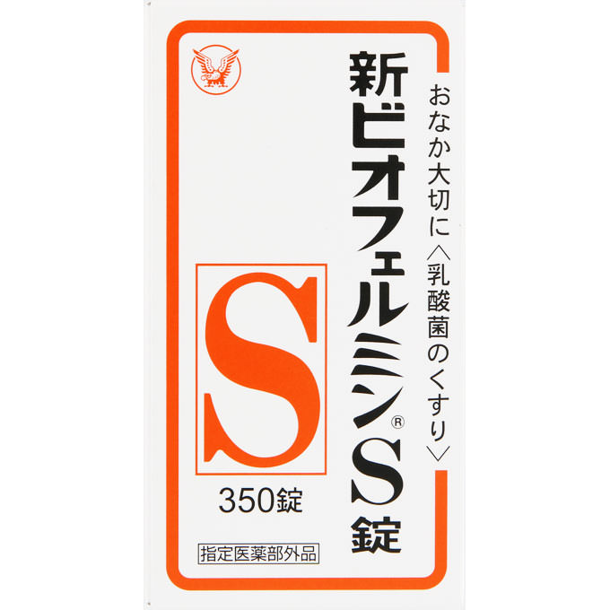 特徴 ＊生きてはたらく乳酸菌 3種乳酸菌（ビフィズス菌、フェーカリス菌、アシドフィルス菌）が生きたまま腸に届いて増え、整腸に役立ちます。 ＊のみやすい錠剤 わずかに甘みがあり、小児から高齢者までのみやすい白色〜わずかに淡黄かっ色の錠剤です。 効能・効果 整腸（便通を整える）、軟便、便秘、腹部膨満感 表示成分 ＜成分＞ 9錠（15歳以上の1日服用量）中 コンク・ビフィズス菌末・・・18mg （主に大腸にすみつき、乳酸と酢酸をつくり、整腸効果をたかめます。） コンク・フェーカリス菌末・・・18mg （主に小腸にすみつき、すばやく増えて乱れた腸内菌叢を整えます。） コンク・アシドフィルス菌末・・・18mg （主に小腸にすみつき、乳酸を多くつくり、有害菌を抑えます。） 添加物として、トウモロコシデンプン、デキストリン、乳糖水和物、沈降炭酸カルシウム、アメ粉、白糖、タルク、ステアリン酸マグネシウムを含有する。 用法・用量/使用方法 ＜用法・用量＞ 次の量を、食後に服用すること。 15歳以上・・・1回量3錠、1日服用回数3回 5歳〜14歳・・・1回量2錠、1日服用回数3回 5歳未満・・・服用しないこと ＜用法・用量に関連する注意＞ （1）小児に服用させる場合には、保護者の指導監督のもとに服用させること。 （2）用法・用量を厳守すること。 （3）のどにつかえるといけないので、5歳未満の幼児には服用させないこと。 メーカーコメント ●ヒト由来の乳酸菌を使用しているため定着性がよく、優れた整腸効果を持っています。 ●バランスよく配合された3種乳酸菌の働きにより小腸から大腸まで広く腸の調子を整えることができます。 ●乳幼児からお年寄りまで幅広くご使用いただけます。 ＜こんな方に＞ ・旅行時など食事・環境の変化でおなかの調子が悪い時に ・乳幼児や高齢者の整腸に ・日頃から軟便・便秘気味の方に ・妊婦など自然なお通じを望まれる方に 使用上の注意 【相談すること】 ●次の人は服用前に医師または薬剤師に相談すること 医師の治療を受けている人。 ●次の場合は、直ちに服用を中止し、この文書を持って医師または薬剤師に相談すること 1カ月くらい服用しても症状がよくならない場合 保管及び取扱い上の注意 ［ビン入り品、分包品について］ （1）小児の手の届かない所に保管すること。 （2）使用期限を過ぎた製品は服用しないこと。 ［ビン入り品について］ （1）直射日光の当たらない湿気の少ない涼しい所に密栓して保管すること。 （2）ビンの中の詰め物は、フタをあけた後はすてること。 （詰め物を再びビンに入れると湿気を含み品質が変わるもとになる。 詰め物は、輸送中に錠剤が破損するのを防止するためのものである。） （3）服用のつどビンのフタをしっかりしめること。 （他のにおいが移ったり、吸湿し品質が変わる。） （4）他の容器に入れ替えないこと。（誤用の原因になったり品質が変わる。） （5）箱とビンの「開封年月日」記入欄に、ビンを開封した日付を記入すること。 （6）一度開封した後は、品質保持の点から開封日より6カ月以内を目安になるべくすみやかに服用すること。 ［分包品について］ （1）直射日光の当たらない湿気の少ない涼しい所に保管すること。 （2）1包を分けて服用した残りの錠剤は、袋の口を折り返して保管し、2日以内に服用すること。 区分 ： 日本製・指定医薬部外品 お問い合わせ先 ビオフェルミン製薬株式会社 お客様相談室 〒0653-0011 神戸市長田区三番町五丁目5番地 電話 ： （078）574-2360 受付時間 ： 9：00〜17：00（土、日、祝日を除く） 製造販売元 ： ビオフェルミン製薬株式会社 販売元 ： 大正製薬株式会社 広告文責 紅屋商事株式会社 TEL ： 0172-27-7744 文責 ： 登録販売者　今泉和広◎整腸薬（指定医薬部外品）