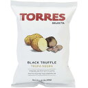 トーレス TORRES 黒トリュフポテトチップスはスペイン産乾燥黒トリュフを使った味も香りも贅沢なチップスです。 ＜TORRES(トーレス)＞ パタタ・フリタス・トーレス社は1969年バルセロナに設立。 「トーレス・セレクタシリーズ」は厳選した原材料で作り上げた同社のプレミアムラインです。 ジャガイモはカスティーリャ・レオン州のソリア産、オリーブオイルはアンダルシア州のコルドバ産、塩はカタルーニャ産を使用しており現在では欧州(イギリス、フランスなど)や北米にも輸出されています。 ■商品名：ポテトチップス トリュフ ポテチ トーレス TORRES 黒トリュフポテトチップス ポテトチップ 高級 トリュフ塩 ■内容量：40g ■原材料名：じゃがいも、ひまわり油、食塩、乾燥黒トリュフ / 香料 ■メーカー或いは販売者：トーレス ■賞味期限：納品後3ヶ月以上 ■保存方法：直射日光・高温多湿をさけて保存してください。 ■区分：食品 ■製造国：スペイン【免責事項】 ※記載の賞味期限は製造日からの日数です。実際の期日についてはお問い合わせください。 ※自社サイトと在庫を共有しているためタイミングによっては欠品、お取り寄せ、キャンセルとなる場合がございます。 ※商品リニューアル等により、パッケージや商品内容がお届け商品と一部異なる場合がございます。 ※メール便はポスト投函です。代引きはご利用できません。厚み制限（3cm以下）があるため簡易包装となります。 外装ダメージについては免責とさせていただきます。