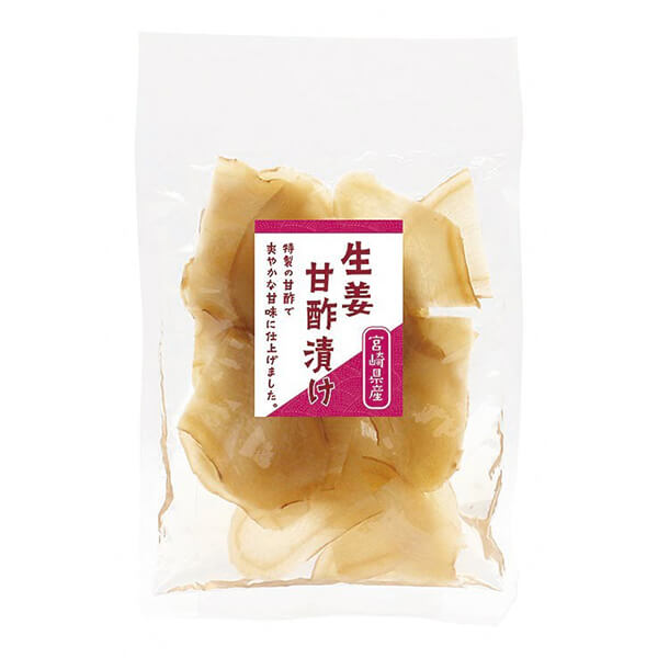 上沖産業 宮崎県産生姜甘酢漬けは宮崎県産の生姜を薄くスライスし、さっぱりとした酸味と甘さが楽しめる特製の甘酢で漬け込みました。 着色料不使用の、自然な色合いの甘酢漬けです。 ◆厳選した漬け原材料を使用 ・砂糖・・・北海道産のてんさいから作られたビートグラニュー糖です。 ・米酢・・・鹿児島県福山町の壺仕込みの米酢です。 ・食塩・・・天日塩を溶解し、平釜で炊きなおした塩を使用しています。 ・赤しそ、梅酢、昆布だし・・・国産原料を使っています。 ＜上沖産業＞ 農業を通して地域の活性化に貢献し、農業と共に発展を目指します 私どもは宮崎県で収穫された農産物を漬物に加工しております。 生産者と契約栽培を行いトレーサビリティーを構築しております。 ニーズに合わせ様々な農産物の開発を行い産地拡大を目指します。 季節ごとの農産物を旬のまま加工し、旬菜漬としてご提供します。 宮崎県の良質で特徴的な物産品・工芸品を全国および世界へ発信いたします。 ■商品名：生姜 甘酢漬け 生姜漬け 宮崎県産生姜甘酢漬け 上沖産業 国産 漬物 酢漬け 着色料不使用 しょうが 無添加 ■内容量：60g ■原材料名：しょうが、漬け原材料〔砂糖、米酢、はちみつ、食塩、赤しそ、梅酢、昆布だし〕 ■メーカー或いは販売者：上沖産業 ■賞味期限：製造日より120日 ■保存方法：直射日光、高温多湿を避けて保存して下さい。 ■区分：食品 ■製造国：日本【免責事項】 ※記載の賞味期限は製造日からの日数です。実際の期日についてはお問い合わせください。 ※自社サイトと在庫を共有しているためタイミングによっては欠品、お取り寄せ、キャンセルとなる場合がございます。 ※商品リニューアル等により、パッケージや商品内容がお届け商品と一部異なる場合がございます。 ※メール便はポスト投函です。代引きはご利用できません。厚み制限（3cm以下）があるため簡易包装となります。 外装ダメージについては免責とさせていただきます。