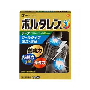 　商品名 ボルタレンEXテープ　21枚 成分・分量 膏体100g中 ジクロフェナクナトリウム・・・1g 痛みのもととなるプロスタグランジンの生成をおさえて、痛みをやわらげます。 添加物：エステルガムHG、スチレン・イソプレン・スチレンブロック共重合体、流動パラフィン、ポリイソブチレン、N-メチル-2-ピロリドン、ジブチルヒドロキシトルエン、-メントール、その他3成分 内容量 21枚 　 効能・効果 腰痛，肩こりに伴う肩の痛み，関節痛，筋肉痛，腱鞘炎（手・手首の痛み），肘の痛み（テニス肘など），打撲，捻挫 用法・用量 プラスチックフィルムをはがし，1日1回1枚〜2枚を患部に貼ってください。ただし，1回あたり2枚を超えて使用しないでください。なお，本成分を含む他の外用剤を併用しないでください ご使用上の注意・保管及び取り扱いに際しての注意 1）定められた用法・用量を厳守してください。 （2）1回あたり24時間を超えて貼り続けないでください。さらに，同じ患部に貼りかえる場合は，その貼付部に発疹・発赤，かゆみ，かぶれなどの症状が起きていないことを確かめてから使用してください。 （3）本剤は，痛みやはれなどの原因となっている病気を治療するのではなく，痛みやはれなどの症状のみを治療する薬剤ですので，症状がある場合だけ使用してください。 （4）汗をかいたり，患部がぬれている時は，よく拭きとってから使用してください。 （5）皮ふの弱い人は，使用前に腕の内側の皮ふの弱い箇所に，1〜2cm角の小片を目安として半日以上貼り，発疹・発赤，かゆみ，かぶれなどの症状が起きないことを確かめてから使用してください。 （6）使用部位に他の外用剤を併用しないでください。 成分・分量 ご使用上の注意 【してはいけないこと】 （守らないと現在の症状が悪化したり、副作用が起こりやすくなります。） 1．次の人は使用しないでください。 　 （1）本剤によるアレルギー症状を起こしたことがある人 　 （2）ぜんそくを起こしたことがある人 　 （3）妊婦又は妊娠していると思われる人 　 （4）15才未満の小児 2．次の部位には使用しないでください。 　 （1）目の周囲，粘膜等 　 （2）湿疹，かぶれ，傷口 　 （3）みずむし・たむし等又は化膿している患部 3．本剤を使用している間は，他の外用鎮痛消炎剤を使用しないでください。 4．連続して2週間以上使用しないでください。 【相談すること】 1．次の人は使用前に医師又は薬剤師又は登録販売者に相談してください。 　 （1）医師の治療を受けている人 　 （2）他の医薬品を使用している人 　 （3）薬によりアレルギー症状を起こしたことがある人 　 （4）テープ剤でかぶれ等を起こしたことがある人 　 （5）次の診断を受けた人 　　 消化性潰瘍，血液障害，肝臓病，腎臓病，高血圧，心臓病，インフルエンザ 　 （6）次の医薬品の投与を受けている人 　　 ニューキノロン系抗菌剤，トリアムテレン，リチウム，メトトレキサート，非ステロイド性消炎鎮痛剤（アスピリン等），ステロイド剤，利尿剤，シクロスポリン，選択的セロトニン再取り込み阻害剤 　 （7）高齢者 2．次の場合は，直ちに使用を中止し，この外箱を持って医師又は薬剤師に相談してください。 　 （1）使用中又は使用後，次の症状があらわれた場合 【関係部位 症状】 皮ふ：発疹・発赤，かゆみ，かぶれ，はれ，痛み，刺激感，熱感，皮ふのあれ，落屑（らくせつ）（フケ，アカのような皮ふのはがれ），水疱，色素沈着 　 まれに次の重篤な症状が起こることがあります。その場合は直ちに医師の診療を受けてください。 ［症状の名称：症状］ ショック（アナフィラキシー）：使用後すぐに，皮ふのかゆみ，じんましん，声のかすれ，くしゃみ，のどのかゆみ，息苦しさ，動悸，意識の混濁等があらわれます。 接触皮ふ炎：貼付部に強いかゆみを伴う発疹・発赤，はれ，刺激感，水疱・ただれ等の激しい皮ふ炎症状や色素沈着，白斑があらわれ，中には発疹・発赤，かゆみ等の症状が全身にひろがることがあります。また，日光があたった部位に症状があらわれたり，悪化することがあります。 光線過敏症：貼付部に強いかゆみを伴う発疹・発赤，はれ，刺激感，水疱・ただれ等の激しい皮ふ炎症状や色素沈着，白斑があらわれ，中には発疹・発赤，かゆみ等の症状が全身にひろがることがあります。また，日光があたった部位に症状があらわれたり，悪化することがあります。 　 （2）5〜6日間使用しても症状がよくならない場合 保管および お取り扱い 上の注意 （1）直射日光の当たらない湿気の少ない涼しいところに保管してください。 （2）小児の手の届かないところに保管してください。 （3）他の容器に入れ替えないでください。 　 （誤用の原因になったり品質が変わることがあります。） （4）品質保持のため，開封後の未使用分はもとの袋に入れ，開口部をきちんと閉めて保管してください。 （5）使用期限をすぎた製品は使用しないでください。なお，使用期限内であっても，開封後はなるべく速やかに使用してください。 　 発売元 ノバルティス ファーマ株式会社 住所：〒106-8618　東京都港区西麻布4-17-30 問い合わせ先：お客様相談室 電話：03（5766）2615 受付時間：9：00〜17：00（土日祝・その他当社休業日を除く） 区分 日本製・第2類医薬品 広告文責 メガヘルスマート 電話：024-922-2148　薬剤師　　菊地　浩也　 メール：health@daigaku-dou.com 　 　 この商品は医薬品です。用法用量をご確認の上、 ご服用下さいませ。　 【使用期限：商品発送後、180日以上ございます】 医薬品販売に関する記載事項　　