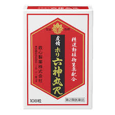 　商品名 虔脩ホリ　六神丸R　108粒×8 内容量 108粒×8 成分・分量 6粒中：センソ 5mg ゴオウ 3mg ロクジョウマツ 5mg ニンジン 23mg シンジュ 7.5mg リュウノウ 2.7mg 動物胆 6mg 添加物としてパラベン、トウモロコシデンプン、寒梅粉、カルメロース、薬用炭を含有します。 　 　 効能・効果 動悸，息切れ，気付け 用法・用量 朝夕および就寝前に水またはお湯で服用すること ［年齢：1回量：服用回数］ 大人（15才以上）：2粒：1日3回 15才未満：服用しないこと ご服用にあたっての注意 ■してはいけないこと 〔守らないと現在の症状が悪化したり，副作用が起こりやすくなる〕 本剤を服用している間は，次の医薬品を服用しないこと 　他の強心薬 ■相談すること 1．次の人は服用前に医師，薬剤師または登録販売者に相談すること 　（1）医師の治療を受けている人 　（2）妊婦または妊娠していると思われる人 2．服用後，次の症状があらわれた場合は副作用の可能性があるので，直ちに服用を中止し，この説明書を持って医師，薬剤師または登録販売者に相談すること ［関係部位：症状］ 皮膚：発疹・発赤，かゆみ 消化器：吐き気・嘔吐 　 保管上の注意 　（1）直射日光の当たらない湿気の少ない涼しい所に密栓して保管してください。 （2）小児の手の届かない所に保管してください。 （3）他の容器に入れ替えないでください。 　（誤用の原因になったり品質が変わることがあります。） （4）ビンのフタはよくしめてください。しめ方が不十分ですと湿気などのため変質することがあります。また、本剤をぬれた手で扱わないでください。 （5）ビンの中の詰め物は、輸送中に錠剤が破損するのを防ぐためのものです。 　開封後は不要となりますので取り除いてください。 （6）箱とビンの「開封年月日」記入欄に、ビンを開封した日付を記入してください。 （7）一度開封した後は、品質保持の点からなるべく早く服用してください。 （8）使用期限を過ぎた製品は服用しないでください　　　　 製造販売元 救心製薬株式会社 問い合わせ先：救心お客様相談室 電話：0120-935-810 　 区分 日本製・第2類医薬品 広告文責 メガヘルスマート 電話：024-922-2148　薬剤師　菊地　浩也　 　 この商品は医薬品です。用法用量をご確認の上、 ご服用下さいませ。　 【使用期限：商品発送後、180日以上ございます】 医薬品販売に関する記載事項 この商品は医薬品です。用法用量をご確認の上、 ご服用下さいませ。　 【使用期限：商品発送後、180日以上ございます】 医薬品販売に関する記載事項　　