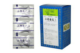　商品名 サンワ 小青竜湯 90包×8 内容量 90包×8 成分 1日分6包（4．5g）中（マオウ・シャクヤク・カンゾウ・ケイヒ・サイシン・ゴミシ・カンキョウ各1.5g、ハンゲ3g） 上記より抽出した、小青竜湯エキス1.08g,添加物として、乳糖、トウモロコシでんぷん、ステアリン酸Caを含有します。 　 　 適応症 気管支炎、気管支ぜんそく、鼻水、うすい水様の痰を伴うせき、鼻炎 用法・用量 大人1回量1〜2包　1日3回食前又は食間 に服用してください。 ご服用にあたっての注意 【使用上の注意】 相談すること 1． 次の人は服用前に医師又は薬剤師に相談してください 　（1）医師の治療を受けている人 　（2）妊婦又は妊娠していると思われる人 　（3）胃腸の弱い人 　（4）今までに薬により発疹・発赤、かゆみ等を起こしたことがある人 2． 次の場合は、直ちに服用を中止し、医師又は薬剤師に相談してください 　（1）服用後、次の症状があらわれた場合 関係部位 症　　　　状 皮ふ 発疹・発赤、かゆみ 消化器 悪心・嘔吐、食欲不振、胃部不快感 　　まれに下記の重篤な症状が起こることがあります。 その場合は直ちに医師の診療を受けてください。 症状の名称 症　　　　状 肝機能障害 全身のだるさ、黄疸（皮ふや白目が黄色くなる）等があらわれる。 　（2）1 ヵ月位服用しても症状がよくならない場合 3．次の症状があらわれることがありますので、このような症状の継続又は増強が見られた場合には、 服用を中止し、医師又は薬剤師に相談してください　　※ 下痢 ●服用に際しては添付文書をよくお読みになって、ご服用ください。●直射日光の当たらない涼しい所に保管してください。●小児の手の届かない所に保管してください　 1.小児の手の届かない所に保管してください。2.服用に際しては説明書をよく読んで下さい。 3.直射日光をさけ、なるべく湿気の少ない涼しい所に保管して下さい。 1.小児の手の届かない所に保管してください。2.服用に際しては説明書をよく読んで下さい。 3.直射日光をさけ、なるべく湿気の少ない涼しい所に保管して下さい。 製造販売元 三和生薬株式会社 住所：東京都千代田区外神田6-6-1 　消費者くすり相談室 電話：03-3834-2171 (代) (月〜金曜日　10：00〜17：00　但し祝日を除く) 　 区分 日本製・　第2類医薬品 広告文責 メガヘルスマート 電話：024-922-2148　　薬剤師　菊地　浩也 　 この商品は医薬品です。用法用量をご確認の上、 ご服用下さいませ。　 【使用期限：商品発送後、一年以上ございます】 医薬品販売に関する記載事項