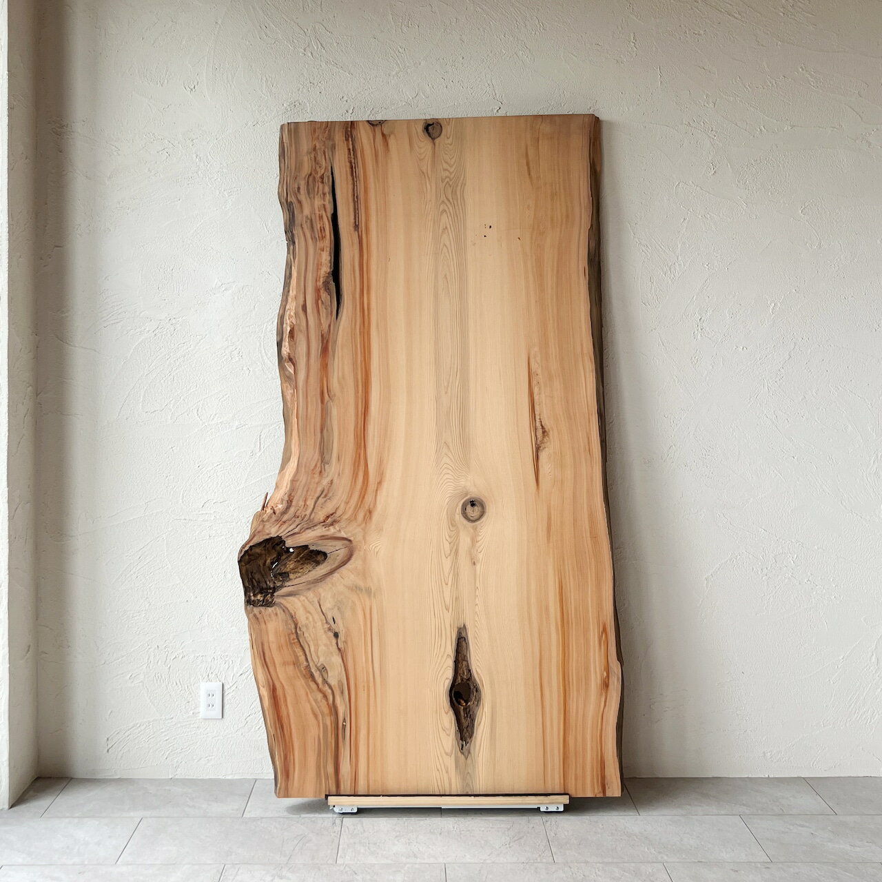 銘木屋 オーダーメイド 屋久杉 一枚板 虎杢目 高周波プレス済み Lサイズ 幅:約2100mm×奥行:約1169mm(最大) 天板厚:約64mm 職人手作り Y...