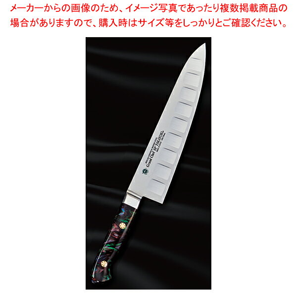 商品の仕様●グランドシェフSP のブレードに一丁ずつ手作業で作られたアクリル樹脂柄を取り付けた、この世に2つと同じものがないマニア必見のシリーズです。●材質:ボーラーウッデホルム特殊鋼サビに強い●柄:アクリル樹脂※商品画像はイメージです。複数掲載写真も、商品は単品販売です。予めご了承下さい。※商品の外観写真は、製造時期により、実物とは細部が異なる場合がございます。予めご了承下さい。※色違い、寸法違いなども商品画像には含まれている事がございますが、全て別売です。ご購入の際は、必ず商品名及び商品の仕様内容をご確認下さい。※原則弊社では、お客様都合（※色違い、寸法違い、イメージ違い等）での返品交換はお断りしております。ご注文の際は、予めご了承下さい。【古より伝わる堺の名刀 堺孝行刃物】 古来から権威の象徴とされてきた日本刀。厳選された鋼を幾重にも折り重ね鍛え上げた刃心は最高の切れ味と輝きを放ち魂が宿ると伝えられています。日本の和包丁とはまさに日本刀の流れを引き継いだ世界に誇れる芸術品でもあります。細部に渡る仕上げのクオリティーは上質な包Tを作り出す職人のプライドでもあり先代より脈々と受け継がれてきた伝承の技でもあります。世界に類をみない独自の形状を持つ和包丁は魚や野菜など異なった食材を切る為に生み出された刃物であり繊細な日本料理には欠かす事の出来ない包丁です。600年の歴史を持つ堺刃物の伝統を守り続ける堺孝行ブランドをぜひ一度お手にとり世界に誇れる匠の技に触れて頂く事をスタッフー同願っております。Japanese swords have been a status symbol from ancient times. The core blade is forged by folding selected steel many times and features supreme sharpness and brilliance; it is has been said that the human soul dwells in the sword.Japanese knives are actually works of art descended from Japanese swords, and we proudly present them to the world. The quality of meticulous workmanship represents the pride of masters who create quality knives, and the quality is ensured by traditional skills that have been continuously inherited from their predecessors. Japanese knives have their own unprecedented shapes and are without parallel in the world as knives created for cutting different foods, including fishes and vegetables, and are vital for delicate apanese dishes. All of our staff members wish that you would pick up the Sakai Takayuki brand products which maintain the traditional skills of Sakais Japanese knives and demonstrate the skills of world class masters.