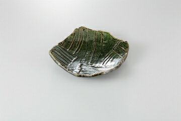 商品の仕様●織部 削ぎ目前菜皿●20×19.7×4.5cm●1個※商品画像はイメージです。複数掲載写真も、商品は単品販売です。予めご了承下さい。※商品の外観写真は、製造時期により、実物とは細部が異なる場合がございます。予めご了承下さい。※色違い、寸法違いなども商品画像には含まれている事がございますが、全て別売です。ご購入の際は、必ず商品名及び商品の仕様内容をご確認下さい。※原則弊社では、お客様都合（※色違い、寸法違い、イメージ違い等）での返品交換はお断りしております。ご注文の際は、予めご了承下さい。【2018PO】