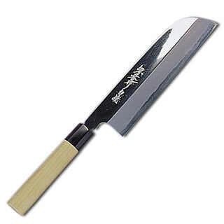 商品概要●商品名:堺孝行 特上鏡面 鎌形薄刃包丁 18cm●刃渡:180mm●銘:堺孝行白鏡●柄:水牛六角半丸●特上（白二鋼）の包丁の表（平の部分）を鏡のように磨いて、錆や汚れが付きにくいようにしました。●商品名:堺孝行 特上鏡面 鎌形薄刃包丁 18cm●刃渡:180mm●銘:堺孝行白鏡●柄:水牛六角半丸●特上（白二鋼）の包丁の表（平の部分）を鏡のように磨いて、錆や汚れが付きにくいようにしました。◆関連ジャンル厨房用品&nbsp;›&nbsp;料理道具&nbsp;›&nbsp;包丁・砥石・まな板&nbsp;›&nbsp;包丁　堺孝行●商品名:堺孝行 特上鏡面 鎌形薄刃包丁 18cm●刃渡:180mm●銘:堺孝行白鏡●柄:水牛六角半丸●特上（白二鋼）の包丁の表（平の部分）を鏡のように磨いて、錆や汚れが付きにくいようにしました。◆関連ジャンル厨房用品&nbsp;›&nbsp;料理道具&nbsp;›&nbsp;包丁・砥石・まな板&nbsp;›&nbsp;包丁　堺孝行【2018PO】【古より伝わる堺の名刀 堺孝行刃物】 古来から権威の象徴とされてきた日本刀。厳選された鋼を幾重にも折り重ね鍛え上げた刃心は最高の切れ味と輝きを放ち魂が宿ると伝えられています。日本の和包丁とはまさに日本刀の流れを引き継いだ世界に誇れる芸術品でもあります。細部に渡る仕上げのクオリティーは上質な包Tを作り出す職人のプライドでもあり先代より脈々と受け継がれてきた伝承の技でもあります。世界に類をみない独自の形状を持つ和包丁は魚や野菜など異なった食材を切る為に生み出された刃物であり繊細な日本料理には欠かす事の出来ない包丁です。600年の歴史を持つ堺刃物の伝統を守り続ける堺孝行ブランドをぜひ一度お手にとり世界に誇れる匠の技に触れて頂く事をスタッフー同願っております。Japanese swords have been a status symbol from ancient times. The core blade is forged by folding selected steel many times and features supreme sharpness and brilliance; it is has been said that the human soul dwells in the sword.Japanese knives are actually works of art descended from Japanese swords, and we proudly present them to the world. The quality of meticulous workmanship represents the pride of masters who create quality knives, and the quality is ensured by traditional skills that have been continuously inherited from their predecessors. Japanese knives have their own unprecedented shapes and are without parallel in the world as knives created for cutting different foods, including fishes and vegetables, and are vital for delicate apanese dishes. All of our staff members wish that you would pick up the Sakai Takayuki brand products which maintain the traditional skills of Sakai's Japanese knives and demonstrate the skills of world class masters. お祭り・イベント機器の激安販売 お祭り・スポーツイベント・フェスティバル・学校・幼稚園・保育園・子供会・体育祭・文化祭などの行事や模擬店、地域のお祭り・イベントで活躍の催事用アイテムを取り揃えています。展示会、オフィスの備品としてもお勧めです。設備がそろっていればもちろんご家庭でもご利用が可能です。