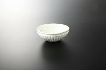商品の仕様●粉引削ぎ目 天目型小鉢●13×12.9×5cm●1個※商品画像はイメージです。複数掲載写真も、商品は単品販売です。予めご了承下さい。※商品の外観写真は、製造時期により、実物とは細部が異なる場合がございます。予めご了承下さい。※色違い、寸法違いなども商品画像には含まれている事がございますが、全て別売です。ご購入の際は、必ず商品名及び商品の仕様内容をご確認下さい。※原則弊社では、お客様都合（※色違い、寸法違い、イメージ違い等）での返品交換はお断りしております。ご注文の際は、予めご了承下さい。●粉引削ぎ目 天目型小鉢●13×12.9×5cm●1個●粉引削ぎ目 天目型小鉢●13×12.9×5cm●1個【2018PO】