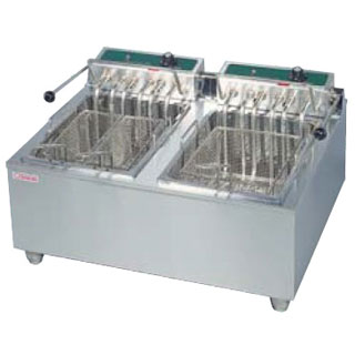 商品の仕様●槽2槽式●油量13リットル×2●電気容量3φ200V：4.0kw×2●定格最大電流 (A)：11.5×2●接続法リード線2mプラグ付：接地3P-20A×2●外形寸法(mm)：前幅720×奥行600×高さ300※商品画像はイメージです。複数掲載写真も、商品は単品販売です。予めご了承下さい。※商品の外観写真は、製造時期により、実物とは細部が異なる場合がございます。予めご了承下さい。※色違い、寸法違いなども商品画像には含まれている事がございますが、全て別売です。ご購入の際は、必ず商品名及び商品の仕様内容をご確認下さい。※原則弊社では、お客様都合（※色違い、寸法違い、イメージ違い等）での返品交換はお断りしております。ご注文の際は、予めご了承下さい。　---------------------------------------------------------------------------こちらの商品は、ご注文後1週間以内に配送の日程についてのご連絡を致します。ご不在、弊社からの連絡メールの不達などでご連絡がとれないお客様のご注文に関しては一旦キャンセルとさせて頂き再度ご相談させて頂くこともございます。また、銀行振込を選ばれたご注文で1週間以内にご入金がない場合、一旦キャンセルとさせて頂きますのであらかじめご了承ください。---------------------------------------------------------------------------