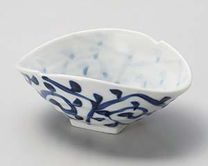 【まとめ買い10個セット品】和食器 オ047-138 タコ唐草変型小鉢【キャンセル/返品不可】【メイチョー】