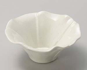 【まとめ買い10個セット品】和食器 ツ062-148 クリーム 花型小鉢【キャンセル/返品不可】【メイチョー】