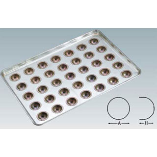 商品の仕様●材質：ブリキにシリコン加工●サイズ：外寸（mm） 高さ（mm） 単品内径（mm） 545×395×47 A40×H25●頁：0026●品番：01※商品画像はイメージです。複数掲載写真も、商品は単品販売です。予めご了承下さい。※商品の外観写真は、製造時期により、実物とは細部が異なる場合がございます。予めご了承下さい。製菓・製パン用品なら厨房卸問屋 名調にお任せください！厨房卸問屋 名調ではプロ業務用の製菓道具・製パン用品・製菓用の専門機器類、スイーツ販売に欠かせない各種消耗品をいつも格安・激安価格で通販しています。喫茶店・カフェ・ケーキ屋さんの器材・設備調達に、是非とも厨房卸問屋 名調をご用命くださいませ。ご家庭でもプロ専門の製菓道具を使って、1グレード上のお菓子作りを今まで以上に楽しんでみてはいかがでしょうか？デザート作りやケーキ作りが楽しくなること請け合いです。「〜に使う道具が無いか？」「欲しい商品があるが、商品名が分からない」など、ご不明な点はお気軽にお問い合わせください。お問い合わせ：info@meicho.ne.jp