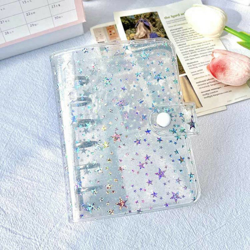 【6%OFFクーポン⇒2421円】クリアバインダー 女の子向け キラキラ輝く ホログラム A7サイズ対応 シール帳｜6穴リング式 はがせるシール収納 手帳タイプ 防水PVC素材 軽量 持ち運び便利 推し活・コラージュ・スクラップブック用 カラフル シール収納バインダー