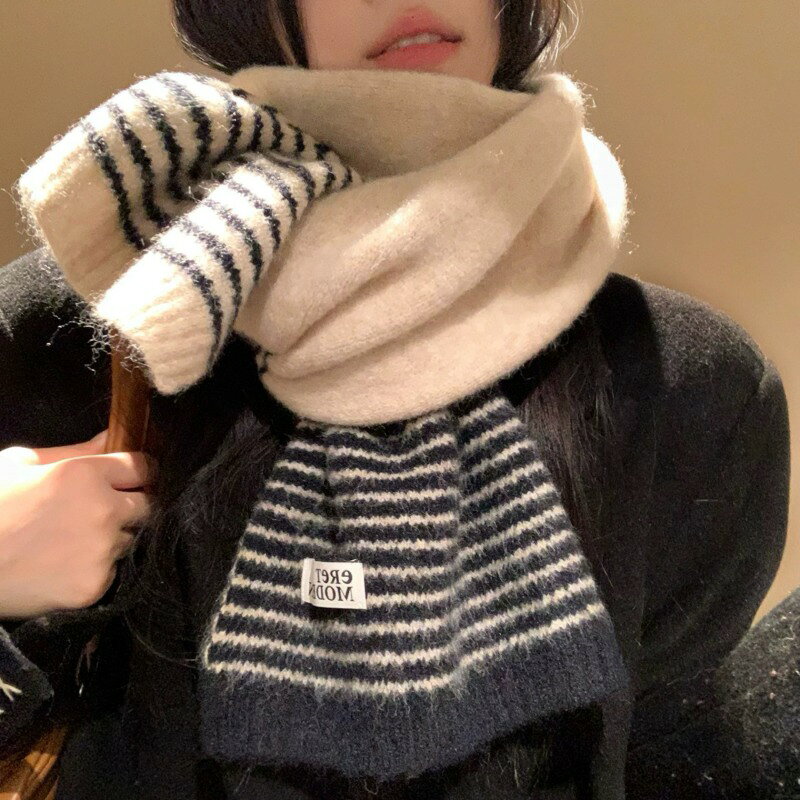 【防寒対策】しっかり厚みのあるやわらかい生地と、大判サイズの大きさで首元などをしっかり温めてくれます。冷たい外気を遮断し熱が逃げるのを防ぐのでとても暖かく着用できます。秋冬には理想な保温道具です！ショールやひざ掛けとしても活用できます。【優しい肌触り】チクチク感が少ない優しい肌触りで、ストレスフリーな着用感。【男女兼用】冬のさり気ないお洒落を手に入れたい男女にオススメ。高級感があり洗練されたデザインは男女、年齢問わずご愛用頂けます。【小顔効果】しっかりとあたたかく、お顔まわりを覆うたっぷりボリュームで小顔効果も抜群です！鮮やかなカラーをバリエーション豊富にご用意しましたどうしても色味が暗くなりがちなAWスタイルのアクセントに大活躍する、何枚でも持っておきたいアイテムです。【贈り物におすすめ】カラーバリエーションが豊富な色使いで。寒い秋と冬の季節で、誕生日、記念日、クリスマス、感謝祭の贈り物としてあなたの家族や友人に与えることができます。高級 感があり落ち着いた品質は年齢問わず方々にご愛用頂けます。防寒、防風、保温効果が素晴らしくて、カジュアル な装いにも フォーマル パーティー 結婚式 二次会通勤 や 通学などでも活躍します。