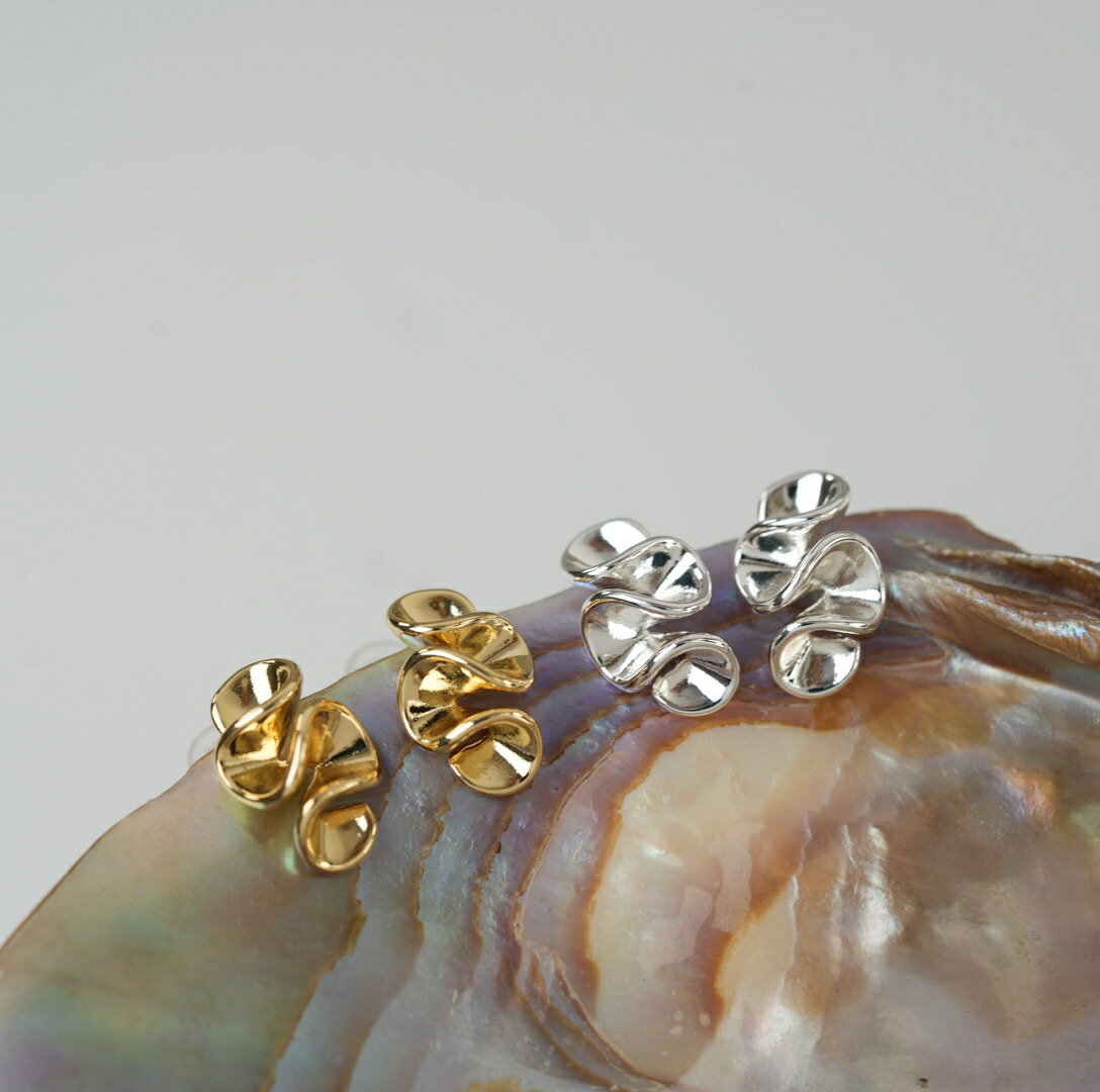 【ポイント10倍！最大50%OFFクーポンあり】 ピアス 金アレ対応 クロスモチーフ ウェーブライン 花びら ゴールド シルバー レディースアクセサリー 韓国ファッション 大人 オケージョンシーン カジュアル 結婚式 二次会 デイリー カジュアル トレンド ブランド mei+