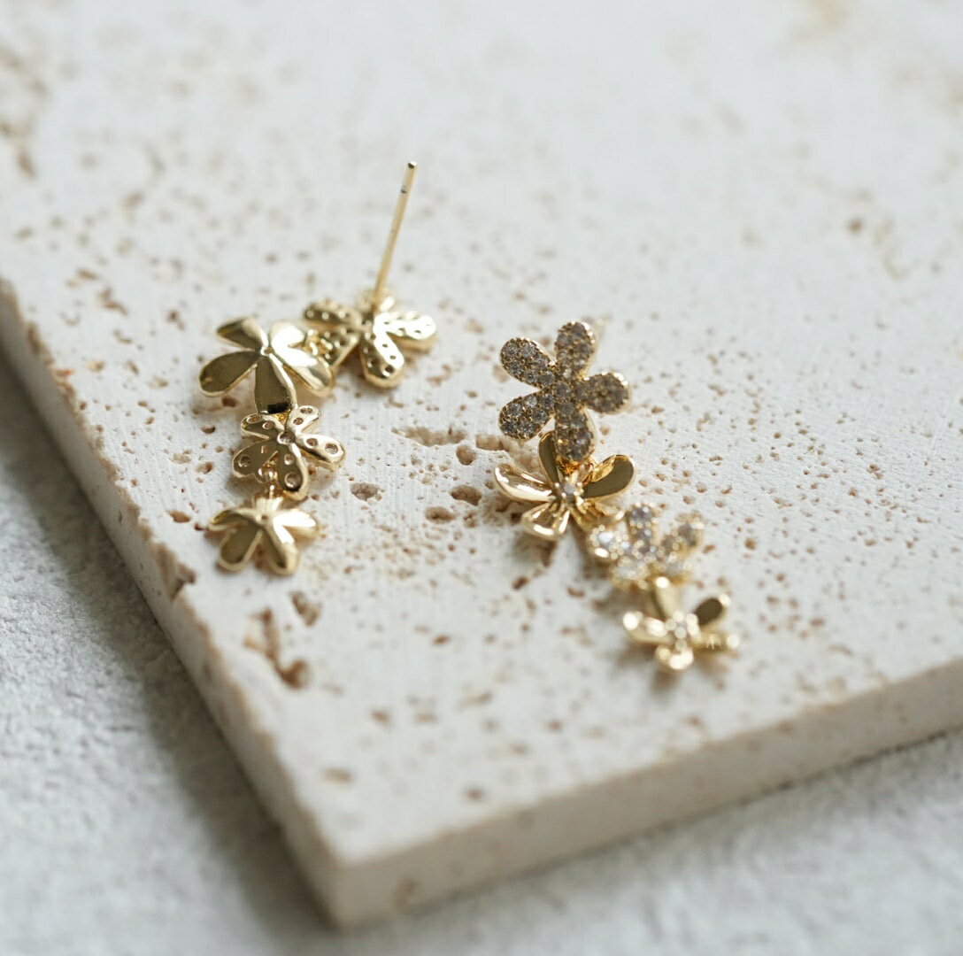 【全品2BUY30%OFFクーポン有】選べる ピアス イヤリング 樹脂 タイプ レディース 金属アレルギー対応 韓国ファッション スタッドピアス 花 フラワー キュービックジルコニア キラキラ 大人 上品 ゴールド 揺れる mei+アクセサリー