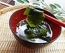 三陸産 塩蔵わかめ 湯通し 2袋入 メール便 送料無料生わかめ を 塩入りした 塩蔵ワカメ 塩わかめ 国内産塩蔵 わかめ 塩 塩ワカメ わかめ 塩蔵 わかめ塩蔵 国産ポイント10倍 10倍ポイント 楽天 通販