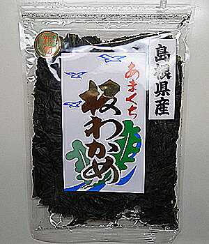 商品内容 ●お召し上がり方 　温かいご飯にふりかけたり、 　お味噌汁に浮かべますと、ほのかな 　磯の香りと味わいがふんだんに楽しめます。 　また、食が進み難いの時にでも、温かいご飯にふりかけると　磯の香りが食欲を増進させます。 　 　 ●サイズ 　・1袋当たり内容量：12g ●商品概要 　・原材料：わかめ 　・原産地：島根県産 　・賞味期限:約1ヶ月 　・保存方法：暗所にて保管 　・お送りする商品と左記写真では 　　ラベルなど違う場合がございます　