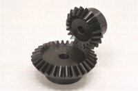 【メーカー特長】 　すぐばかさ歯車の普及品として、多くのお客様にご利用いただいております。 ・精度等級 　　 JIS B 1704 3級 ・歯形　　　　　　グリーソン ・圧力角　　　　　20° ・材料　　　　　　S45C ・熱処理　　　　　...