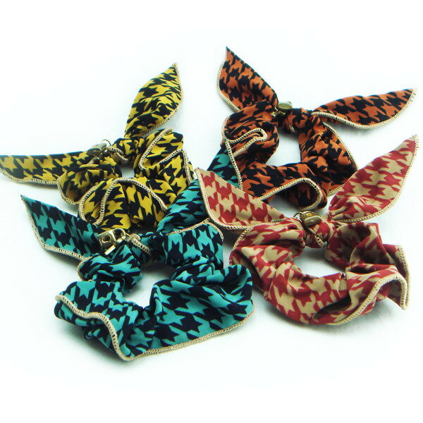 キーチャーム付き千鳥格子柄リボンシュシュヘアアクセサリー ヘアーアクセサリー うさ耳 ウサ耳 りぼん ノンワイヤー 千鳥 イエロー 黄色 オレンジ レッド 赤 ...