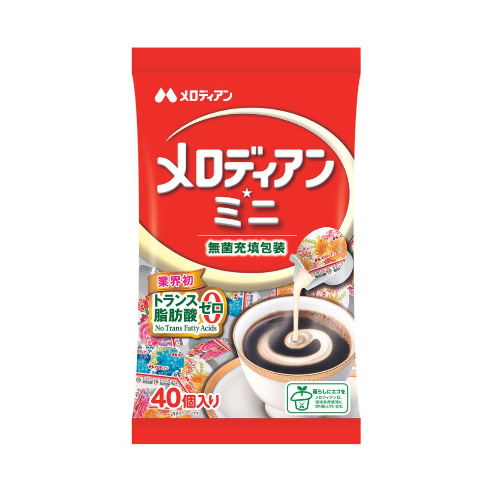 コーヒータイムを彩るあざやかな花柄デザインに メロディアン・ミニの3つのこだわり ★おいしく健康 トランス脂肪酸0g！おいしさひき立つ新配合！ ★中身が飛びはねにくいスプリングボトム容器 空気が流れ込む力で飛びはね防止！ ★品質を守る光を透しにくい容器 コーヒー、紅茶だけでなくお料理にもおすすめ。カレーやデミグラスソースにかけるとコクが出るほか、オムレツにもどうぞ！ふんわりきれいに焼きあがります。 【検索キーワード】 コーヒー関連　コーヒークリーム　コンディメント　ミルク　ポーションミルク　クリームミルク　クリーミーポーション　CREAMY　バラ売り　コーヒー用ミルク　コーヒーフレッシュ　アイスコーヒー用ミルク　コーヒー用クリーム　おうちカフェ トランス脂肪酸0 遮光性シート 珈琲 紅茶 カレー オムレツ お正月 初詣 福袋 お年玉 鏡開き 新年会 成人の日 節分 春節 バレンタインデー ひな祭り 桃の節句 ホワイトデー お彼岸 卒業式 お花見 エイプリルフール 入学式 入社式 子供の日 端午の節句 母の日 立夏 ゴールデンウィーク 梅雨 父の日 夏至 七夕 海開き 山開き 花火大会 お盆 お中元 土用の丑の日 夏祭り 盆踊り 立秋 残暑見舞い お月見 中秋の名月 敬老の日 ハロウィン 運動会 体育の日 七五三 酉の市 立冬 クリスマス 忘年会 お歳暮 冬至 大晦日 新年会 忘年会 ※エビデンス https://image.rakuten.co.jp/melodian/cabinet/07523220/07887741/imgrc0080131002.jpgコーヒータイムを彩るあざやかな花柄デザインに メロディアン・ミニの3つのこだわり ★おいしく健康 トランス脂肪酸0g！おいしさひき立つ新配合！ ★中身が飛びはねにくいスプリングボトム容器 空気が流れ込む力で飛びはね防止！ ★品質を守る光を透しにくい容器 コーヒー、紅茶だけでなくお料理にもおすすめ。カレーやデミグラスソースにかけるとコクが出るほか、オムレツにもどうぞ！ふんわりきれいに焼きあがります 18P×1袋はこちら 18P×20袋はこちら