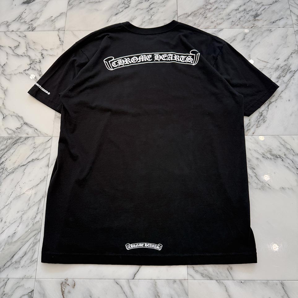 CHROME HEARTS Back Scroll Tee Size XL クロムハーツ バックスクロール Tシャツ 半袖カットソー 胸ポケ 袖ロゴ ブラック×ホワイト サイズXL【250928】【中古-A】