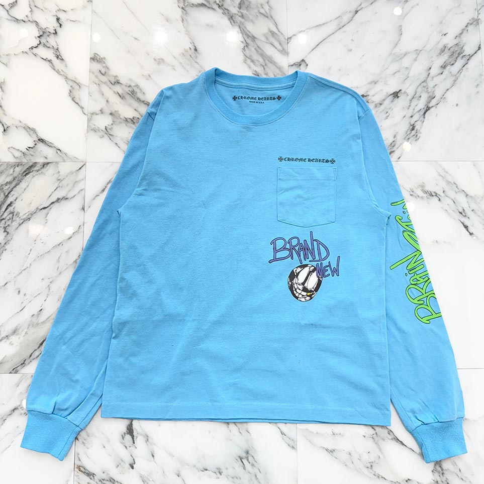 CHROME HEARTS × MATTY BOY 2024SS BRAIN NEW Long Sleeve Tee Size XL クロムハーツ × マッティボーイ ブレインニュー ロングスリーブTシャツ 長袖カットソー ロンT 胸ポケット スクロールロゴ ライトブルー サイズXL【250828】【ほぼ新品】