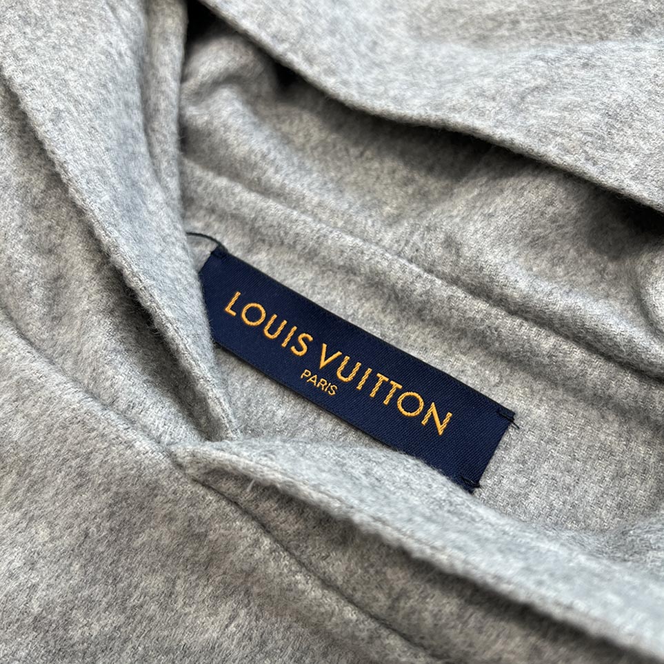 LOUIS VUITTON 2020AW Pins Cashmere Silk Pullover Hoodie Size S ルイヴィトン ピン装飾 カシミヤ シルク プルオーバーフーディプルオーバーパーカー カシミヤ混 シルク混 グレー サイズS【251101】【中古-A】