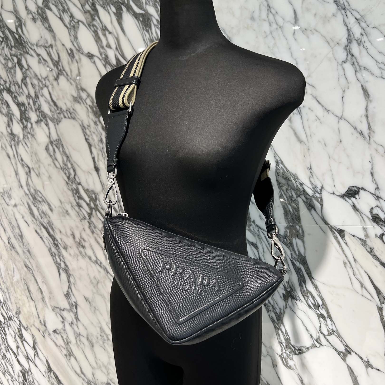 ȥ饤ŷԾŹ㤨PRADA 2021AW Sarfiano Leather Triangle Shoulder Bag Medium ץ եΥ쥶 ȥ饤󥰥 Хå ߥǥ 쥶Хå ܥǥХå ȥ饤󥰥ץ졼 ܥù ΢ С ֥å251123ۡ-BۡפβǤʤ170,000ߤˤʤޤ