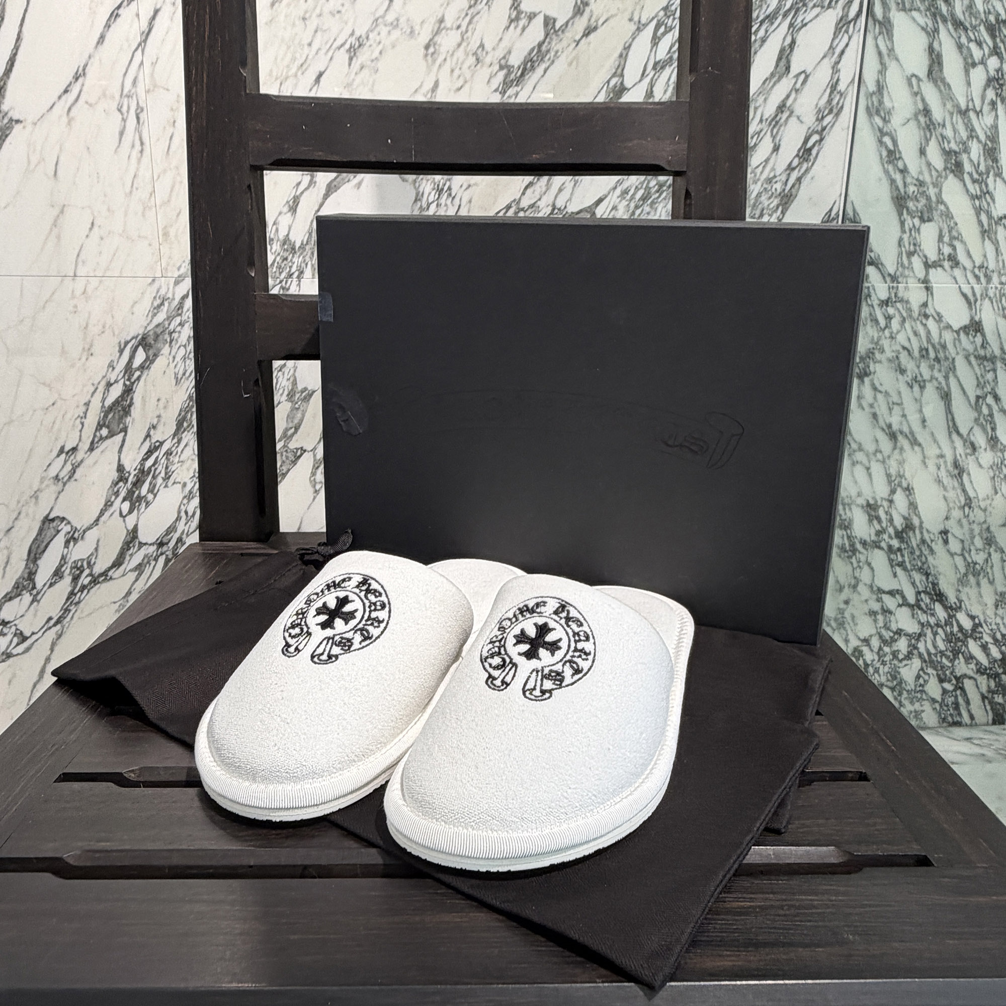 CHROME HEARTS Horseshoe Hotel Slippers Sandals Size XS (約23.0cm～23.5cm) クロムハーツ ホースシュー ホテルスリッパ サンダル 刺繍 パイル地　レディースクロム レディースサイズ ホワイト×ブラック サイズXS (約23.0cm～23.5cm)【260801】【新古品】
