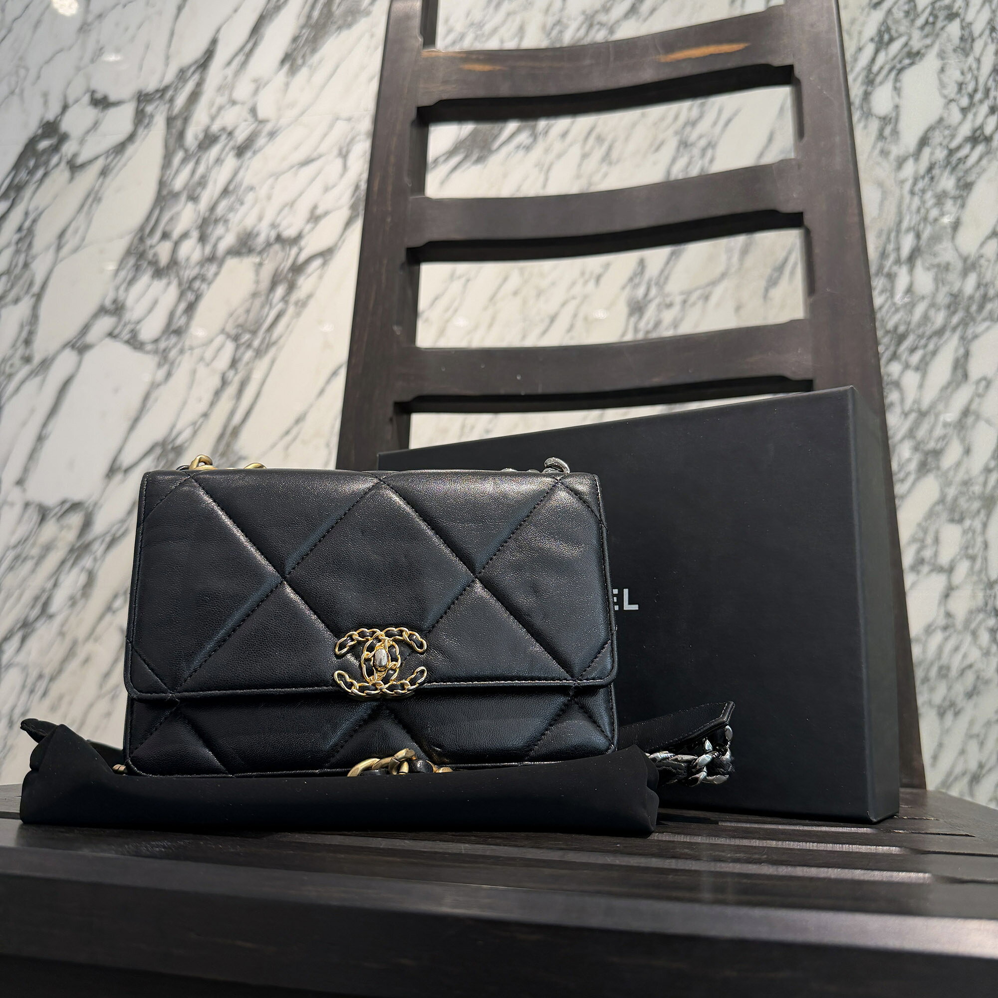 CHANEL 19 Matelassé Chain Wallet Clutch Shoulder Bag AP0957 シャネル 19 マトラッセ チェーンウォレット クラッチ シャルダーバッグ レザーバッグ ココマーク金具 ゴールド金具 シャイニーラムスキン ブラック【260801】【中古-B】