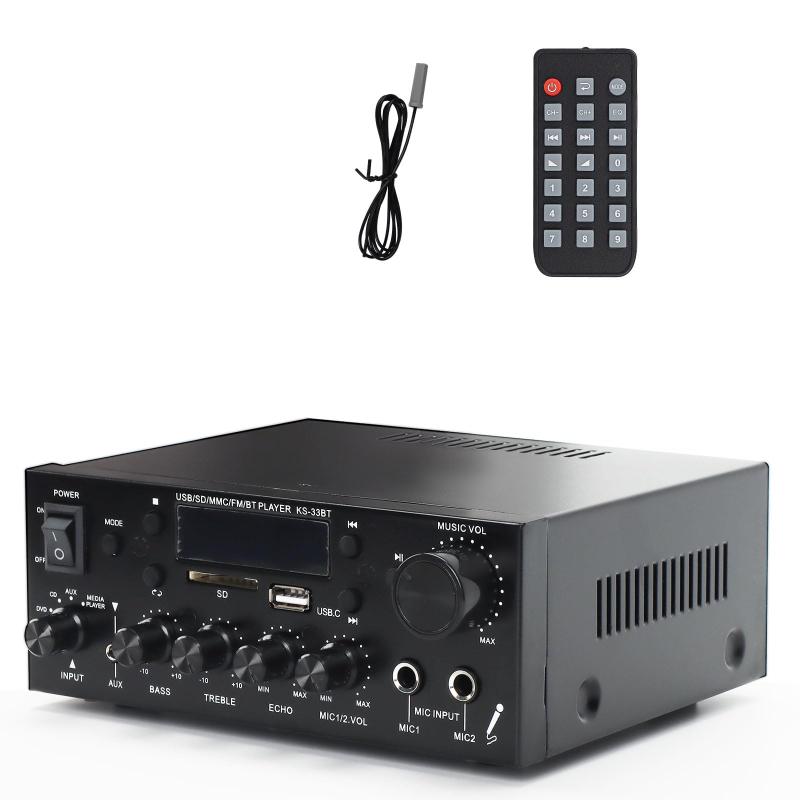 パワーアンプ オーディオサウンドアンプ カラオケアンプ デュアルマイク入力 Bluetooth対応 USB/SD/MMC/AUX/エコー対応デュアルマイク入力：デュアルマイク入力で2人同時歌唱カラオケはもちろん、ホームパーティーや友達との集まりを盛り上げます。簡単接続で即戦力の歓喜タイムを。マルチメディア対応：多彩な入力ソースに対応Bluetooth/USB/SD/MMC/FM/AUXとスマホ・テレビ・ゲーム機など多彩な機器を即座に接続。家族皆で音楽や映像を手軽に共有できるエンターテインメント中枢として活躍します。音質調整機能：家庭用シーンに特化入力・低音・高音・エコー・マイク音量を細かく調整可能。スマホ・テレビ・ゲーム機など様々な機器に瞬時に接続し、カラオケやホームパーティー、ゲーミングまで、その場の雰囲気に合わせた最適なサウンドを簡単操作で実現します。コンパクト設計：設置場所を選ばないコンパクト設計19.3cm×18cm×6.5cmの小型ボディーでリビング・キッチン・ベッドルームと場所を問わず設置可能。持ち運びもラクラクなので、友達宅でのパーティーやキャンプなどアウトドアシーンでも活躍します。収納にも便利な省スペース設計が人気の秘密です。便利な操作性：リモコン操作でサッと設定可能デジタル表示で再生状態が即座に確認できるほか、ボリュームやエコー調整も直感的に操作できます。家族全員がすぐに使いこなせるユーザーフレンドリー設計が、ホームエンターテインメントをより楽しく便利なものにします。
