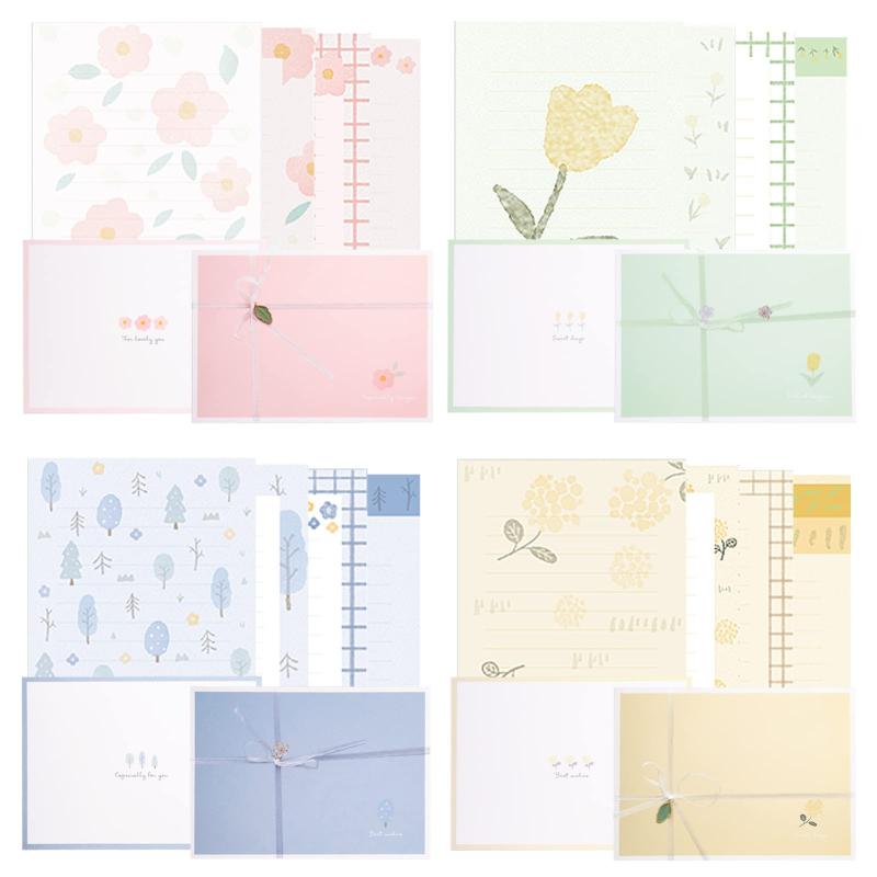 Sitengle レターセット 便箋 封筒セット 4色 手紙 便せん かわいい 花 ラブレター 結婚式 お祝い 挨拶 お見舞い お礼状用 手紙 記念日 母の日 誕生日【セット内容】4色便箋と封筒セット。封筒8枚（各色2枚）、便箋16枚（各色4枚）、封緘シール（各色2枚）、装飾用小さい金属チャーム:桜と葉（各色1組）、装飾用リボン各色2本【サイズ】封筒サイズ：18*13cm、便箋サイズ：25*17.6cm、封緘シール：直径30mm【可愛いデザイン 】ピンク、緑、青、と黄の4色シリーズの封筒と便箋セット。色によってデザインも違います。便箋の表裏両面に絵柄があり、優しい色合いは世代を問わずどの年齢層でもお使い頂けます。【様々なシーンで】 日常、バレンタイン、母の日、入学卒業、ご両親へ、友達へ感謝の気持ち、お誕生日、年賀状、お祝いなど、様々な場面に対応できご活躍頂けます。