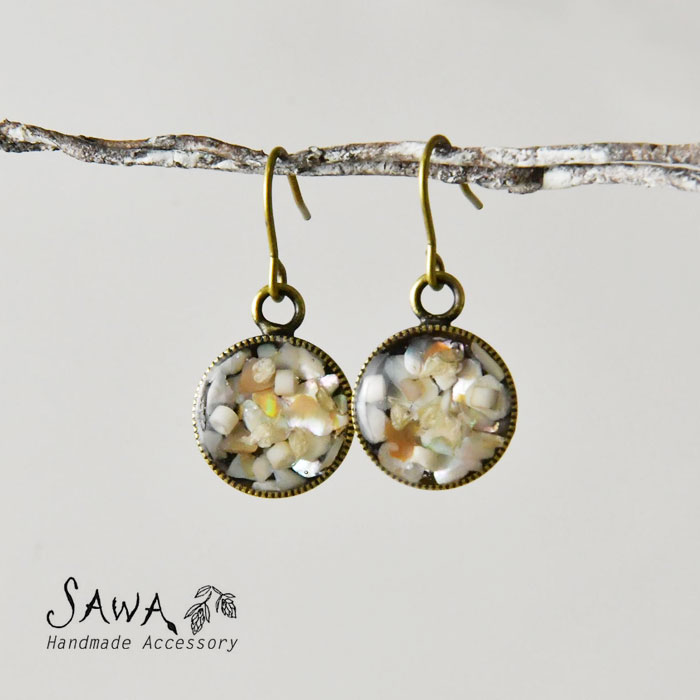 【SAWA サワ】ドライフラワー ＋ シェルパーツ ・ 樹脂ビーズ ピアス (P-61)