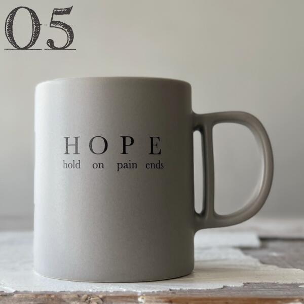 商品説明 マグカップ 気分で選ぶ、朝の一杯 気分を上げたい時、気持ちを落ち着かせたい時 様々なシーンに合うオリジナルデザインマグコレクション Tシャツを選ぶように感覚で気分に合わせてマグを選んでみてはいかがでしょうか カラーは、どこにでも馴...