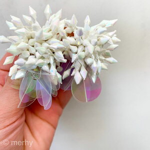もしゃもしゃホロピアス フラワー 花 アクリル ホロ 上品 ピアス 大ぶり 揺れる シンプル デイリー カジュアル レディース 大人 綺麗め 人気 アクセサリー ギフト おしゃれ 可愛い ランキング メルウィー merhy 20代 30代 40代 インスタ SNS ホワイト イエロー オレンジ