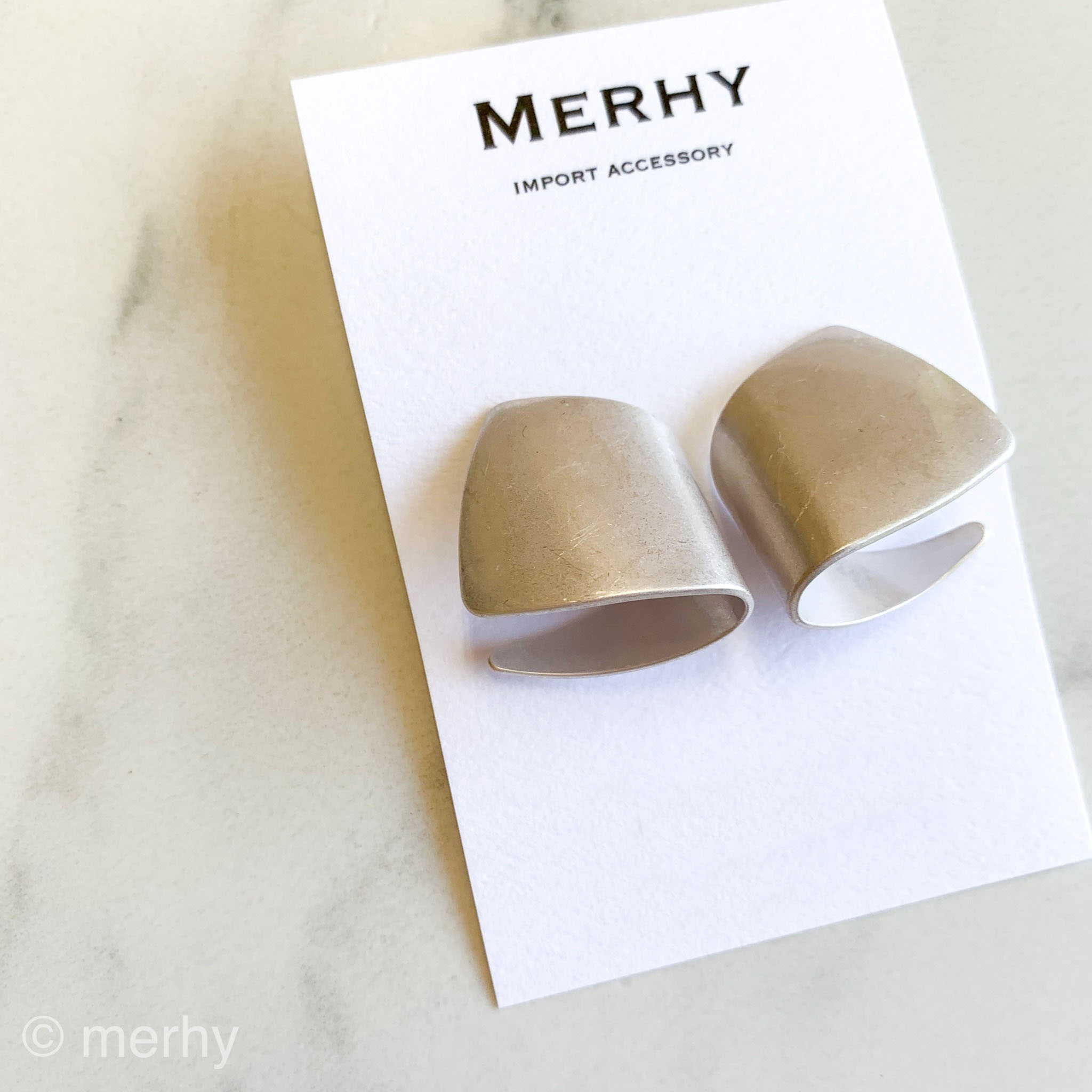 コロンピアス 上品 ピアス 大ぶり シンプル デイリー カジュアル レディース 綺麗め 人気 アクセ ギフト おしゃれ かわいい ランキング おすすめ メルウィー merhy 20代 30代 40代 シルバー ゴールド 合金 インスタで人気 SNSで話題